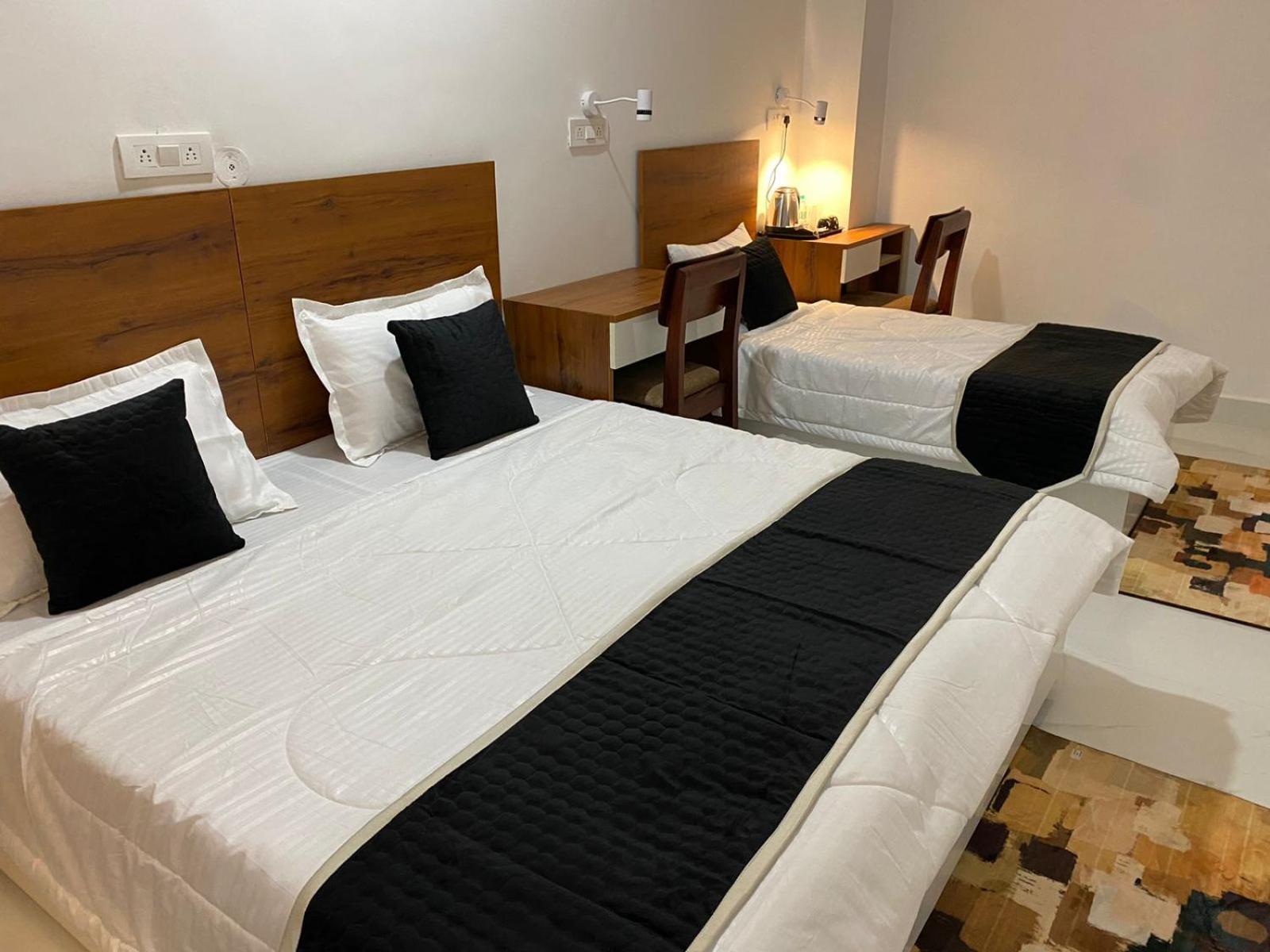 Royal Park Inn Greater Noida Exterior foto